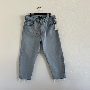 Women’s Cropped Levi’s Jeans
